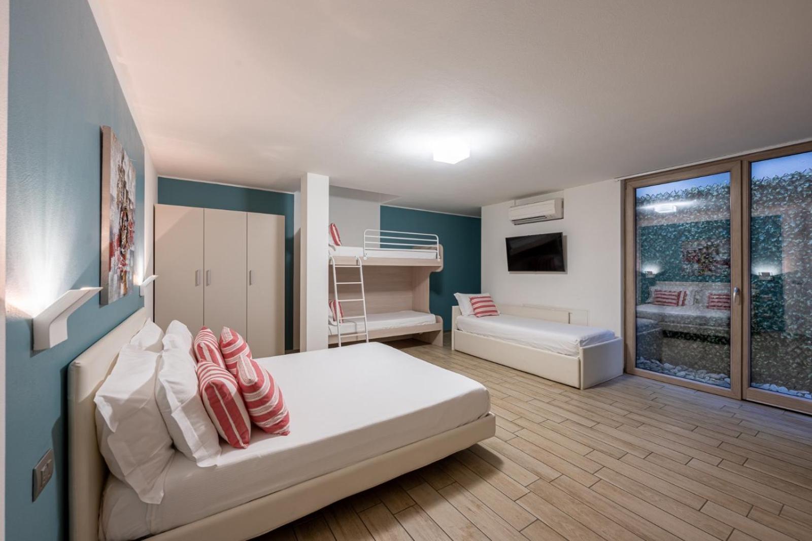 Oliveto Lario Bellagio Village- 4 Apartments By The Lake - Seasonal Warm Pool And Sauna الغرفة الصورة